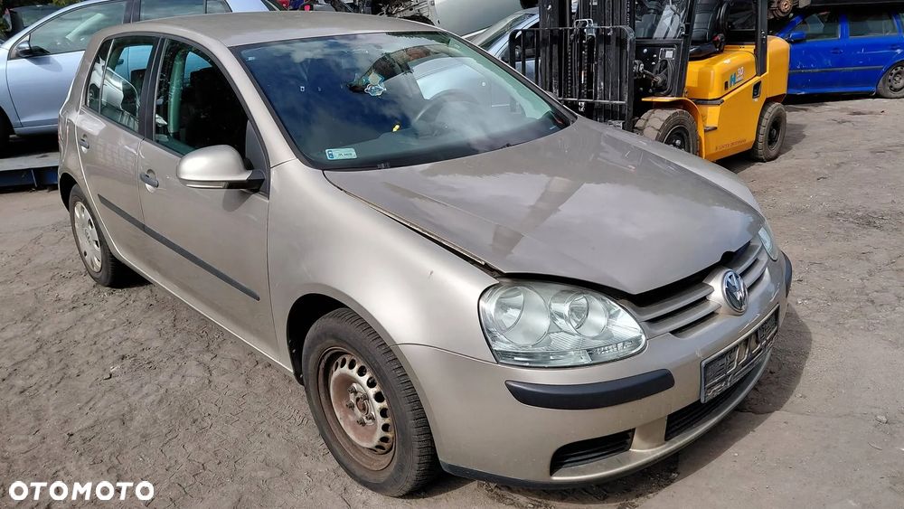 Części- Volkswagen Golf  Rok 2005 Pojemność 1390 Moc 66 kw Benzyna - 3