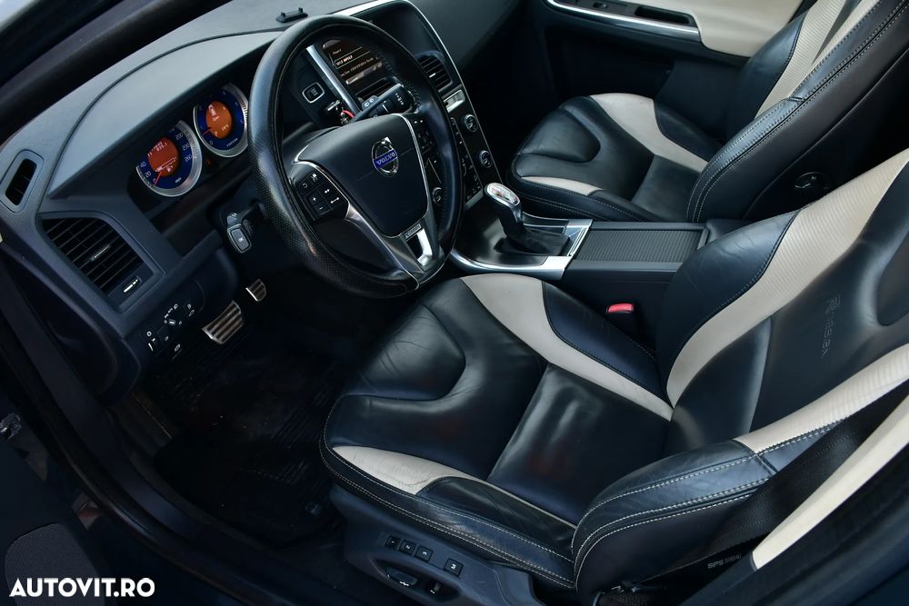 Volvo XC 60 D5 AWD Rdesign - 17