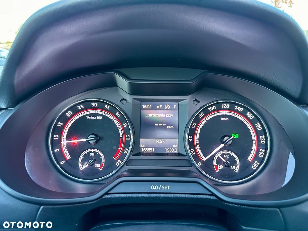 Skoda Octavia Combi 2.0 TDI DSG RS - 27