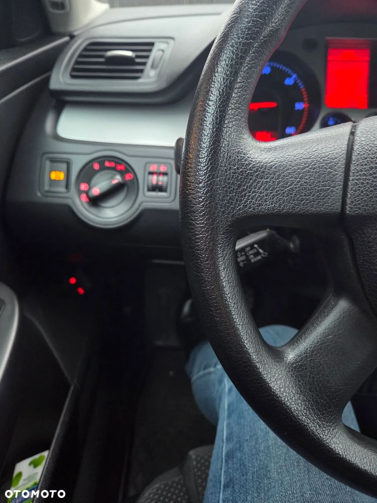 Volkswagen Passat 2.0 TDI Comfortline - 13