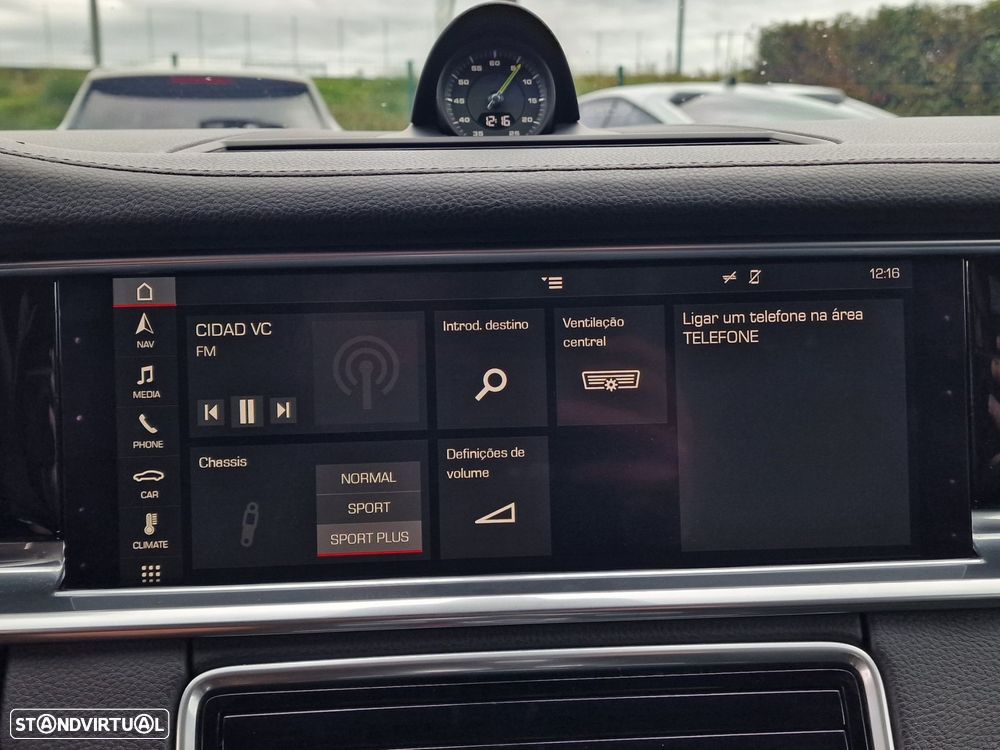 Porsche Panamera 4 E-Hybrid - 35