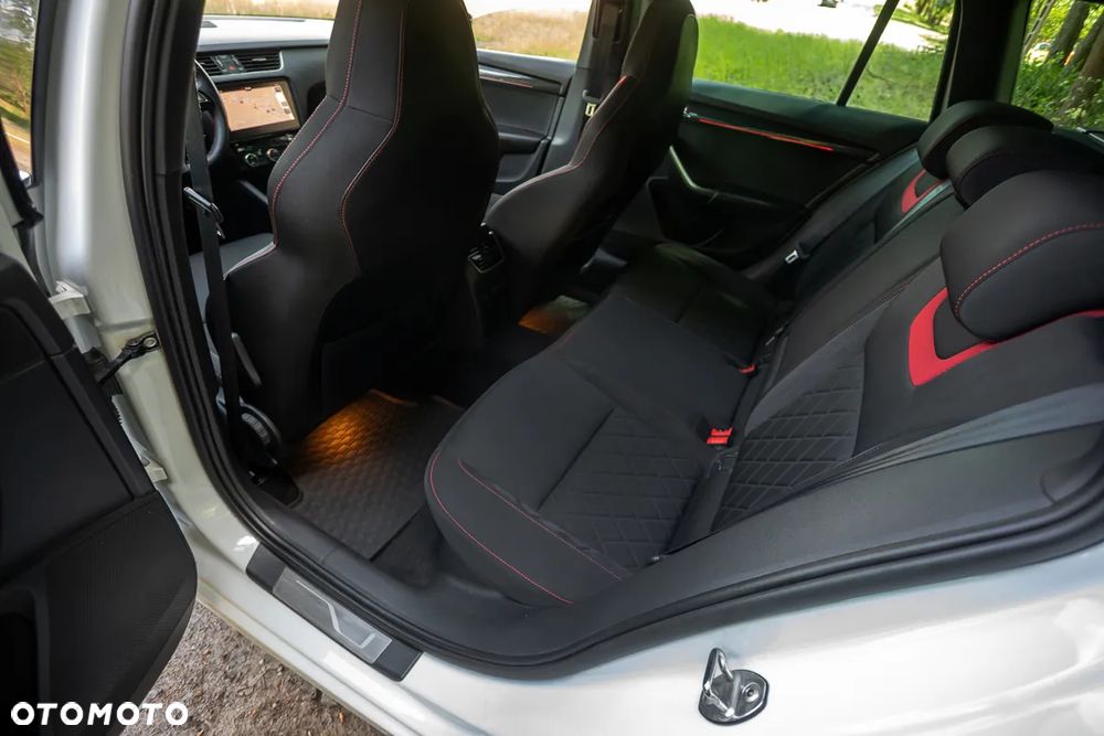 Skoda Octavia 2.0 TDI 4x4 DSG RS - 36