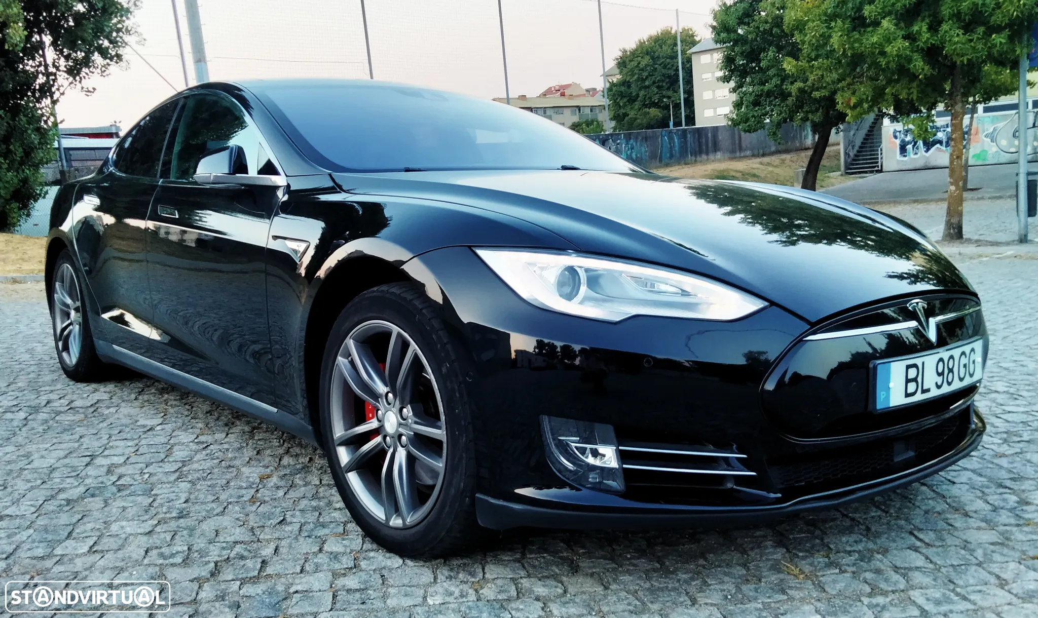 Tesla Model S P85D - 7