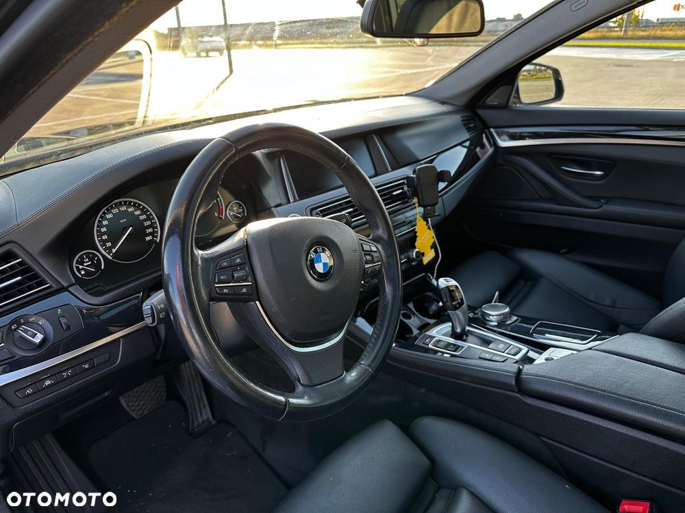 BMW Seria 5 525d xDrive Luxury Line - 23