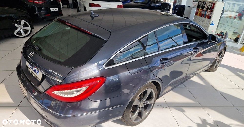 Mercedes-Benz CLS - 6