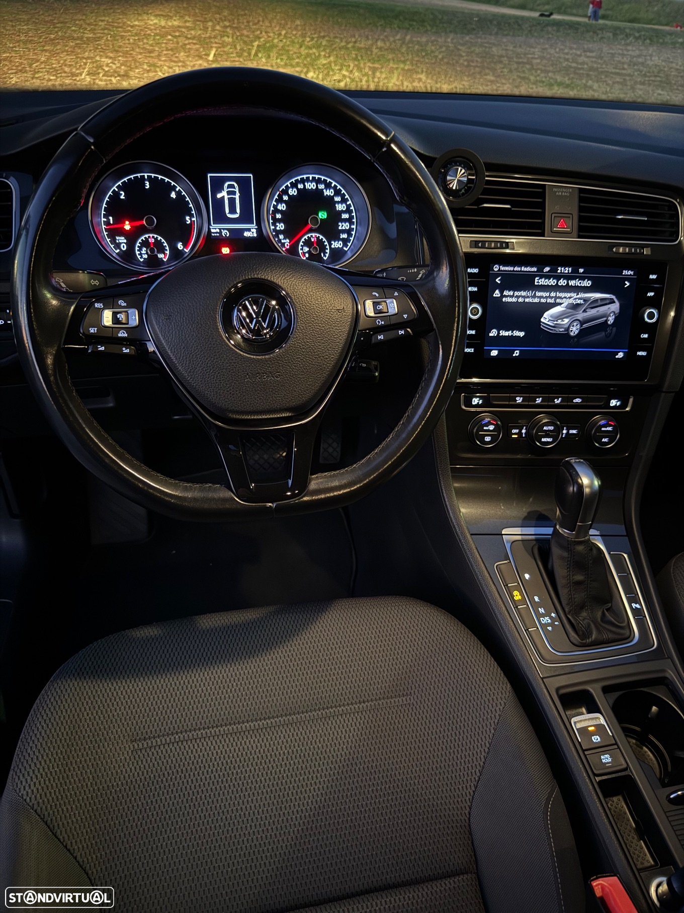 VW Golf Variant 1.6 TDi Confortline DSG - 26