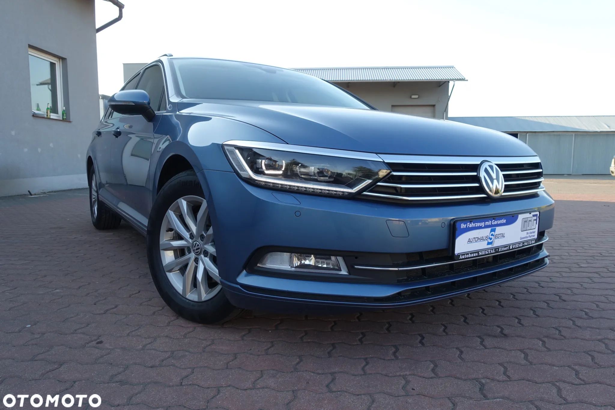Volkswagen Passat - 1
