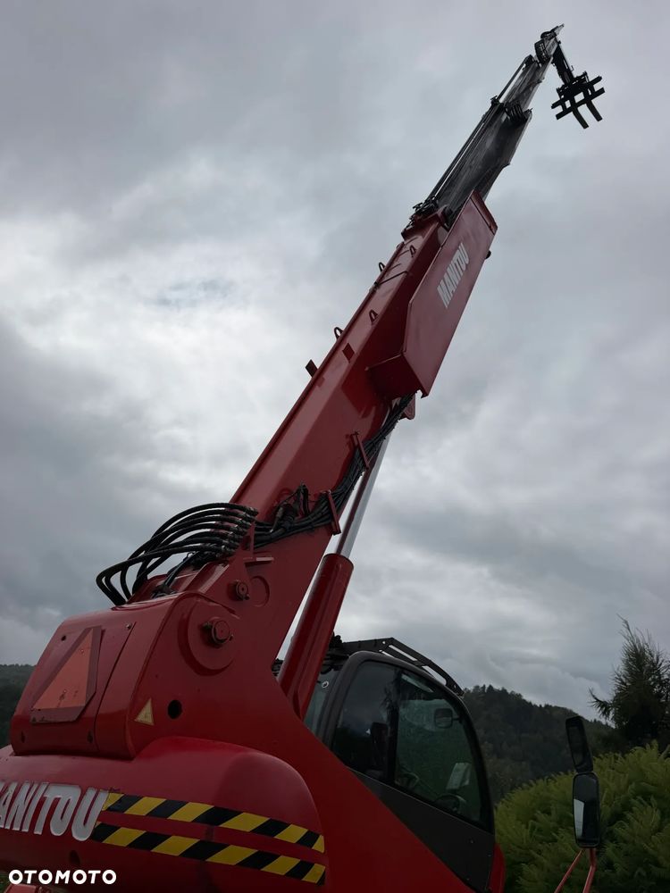 Manitou MRT2150+PRIVILEGE Ładowarka teleskopowa 4x4 ROTO 21metrów. 5 ton udźwig. Bez AdBLUE bez DPF. Maszyna jak Nowa z Norwegii 5300 mtg. 2015 rok. Obrót pełny. Zero luzów wycieków. Zadbana maszyna z Fermy Norweskiej. Silnik 160 Km. AUTEC zdalne sterowanie. Ani deka luzów czy wycieków. Opony jak Nowe. Pełny Oryginał. Niski przebieg. Stabilizatory. Zamki na tłokach. OKAZJA. Jest to model przystosowany do pracy z koszem. - 29