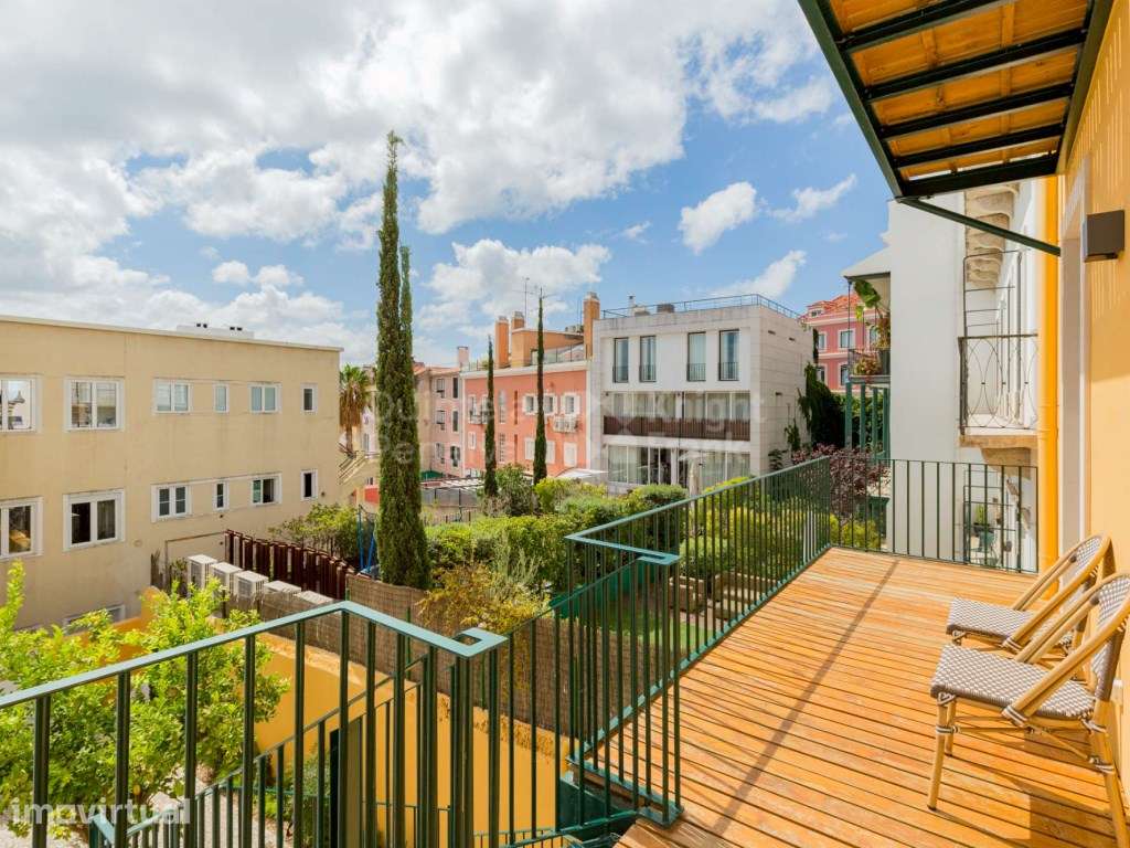 Apartamento T2 renovado e com varanda na Estrela, Lisboa - Grande imagem: 2/29