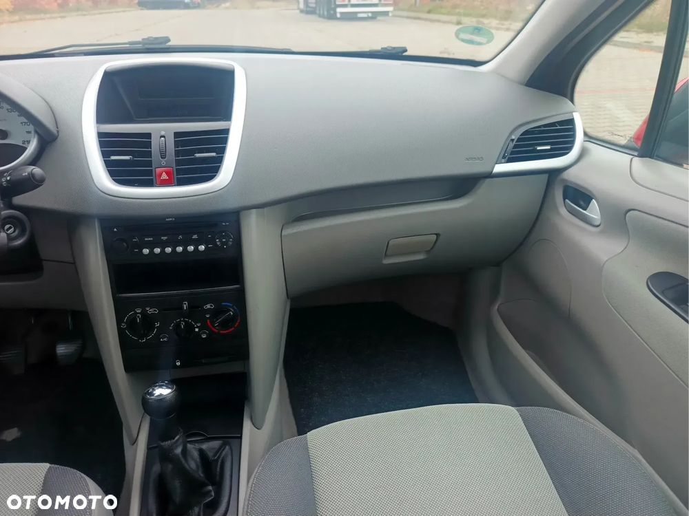 Peugeot 207 75 Urban Move - 17