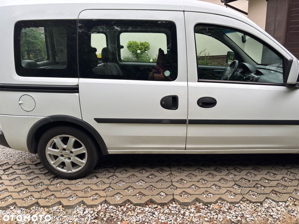 Opel Combo Tour - 1