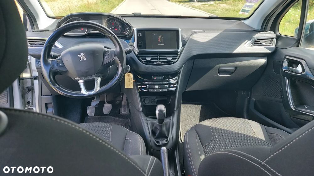 Peugeot 208 PureTech 82 Start & Stop Allure - 8