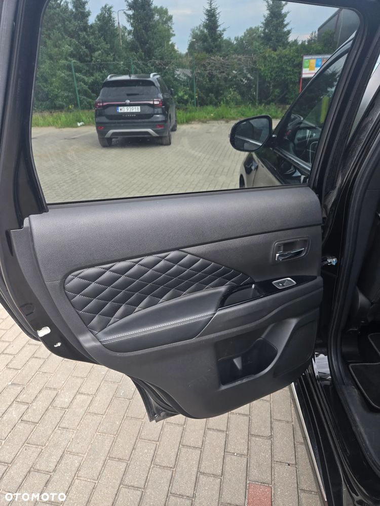Mitsubishi Outlander - 4