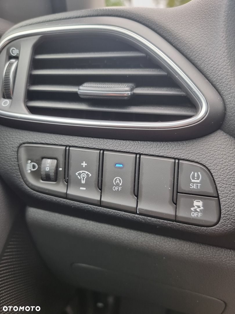 Hyundai i30 1.5 DPI Classic + - 31