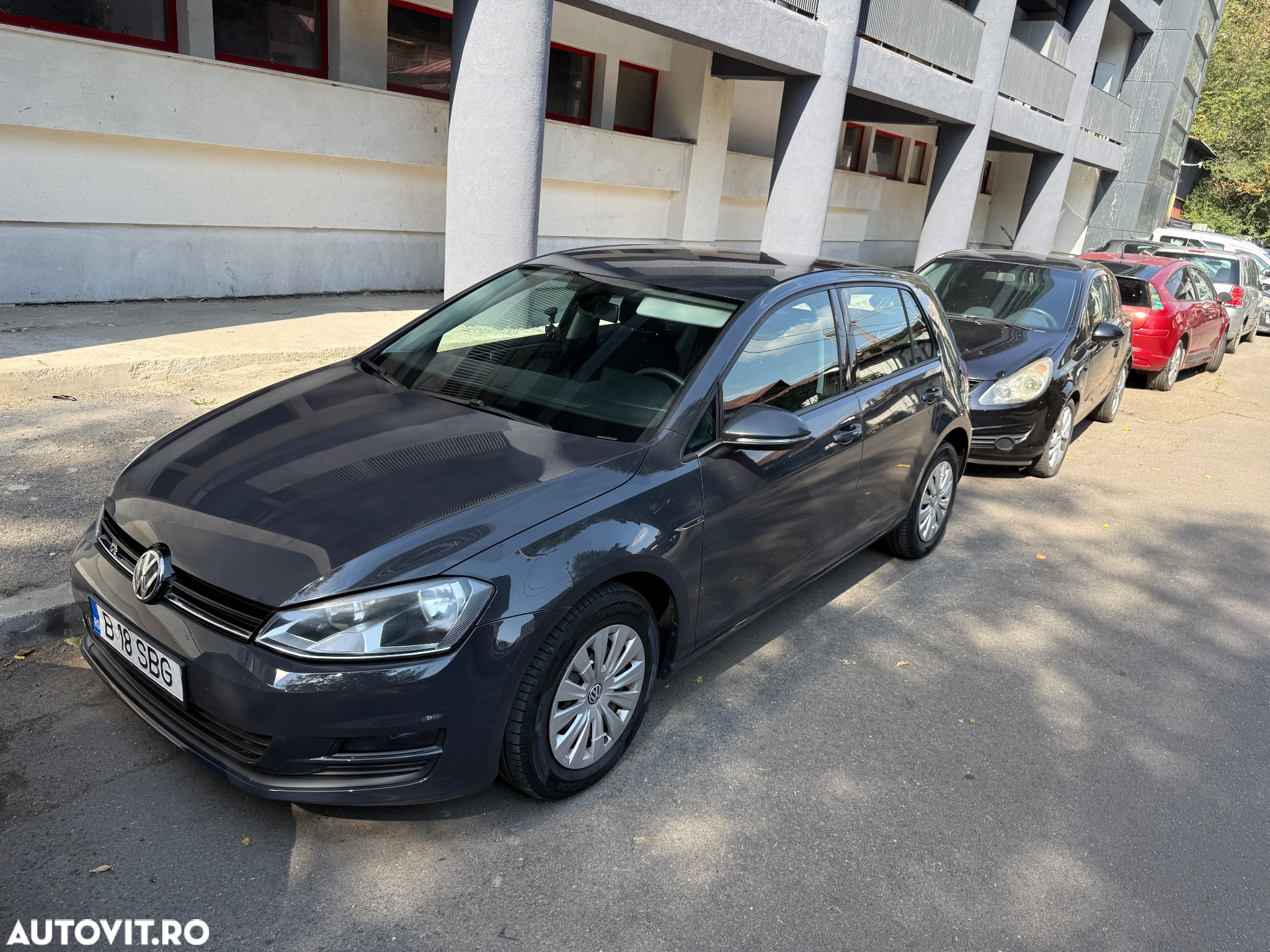 Volkswagen Golf 1.6 TDI DPF BMT Trendline - 32