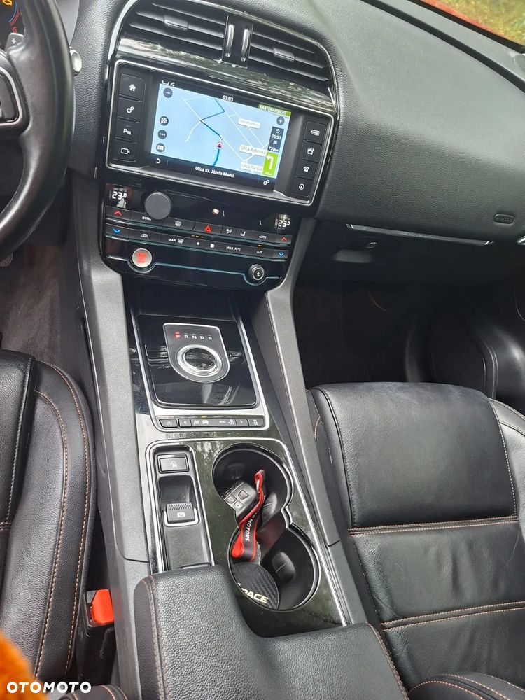Jaguar F-Pace - 18