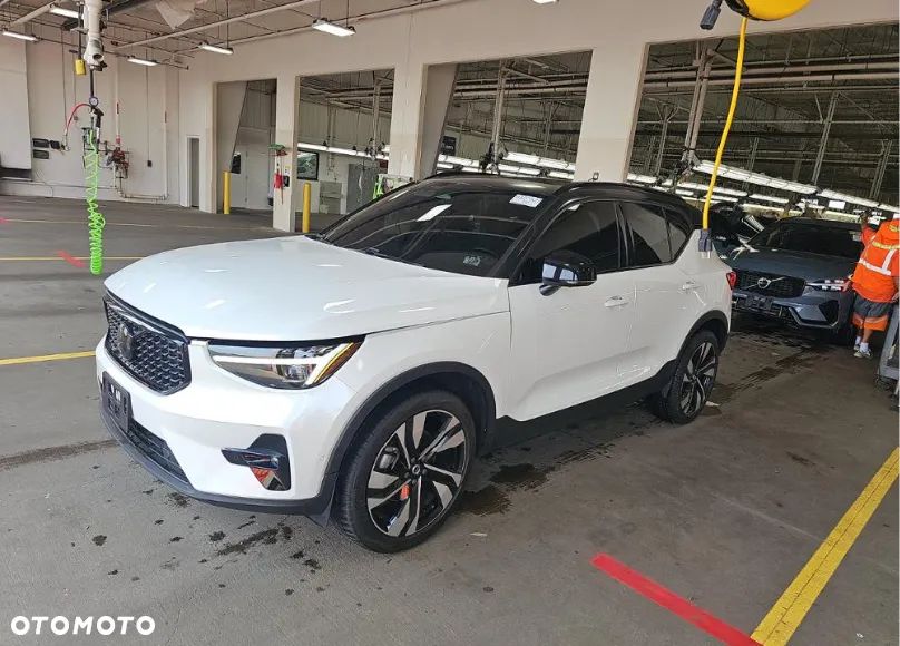 Volvo XC 40 B5 B AWD Ultimate Dark - 1