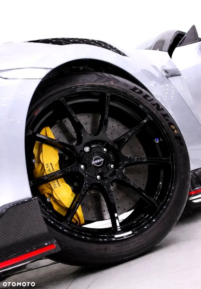 Nissan GT-R - 16