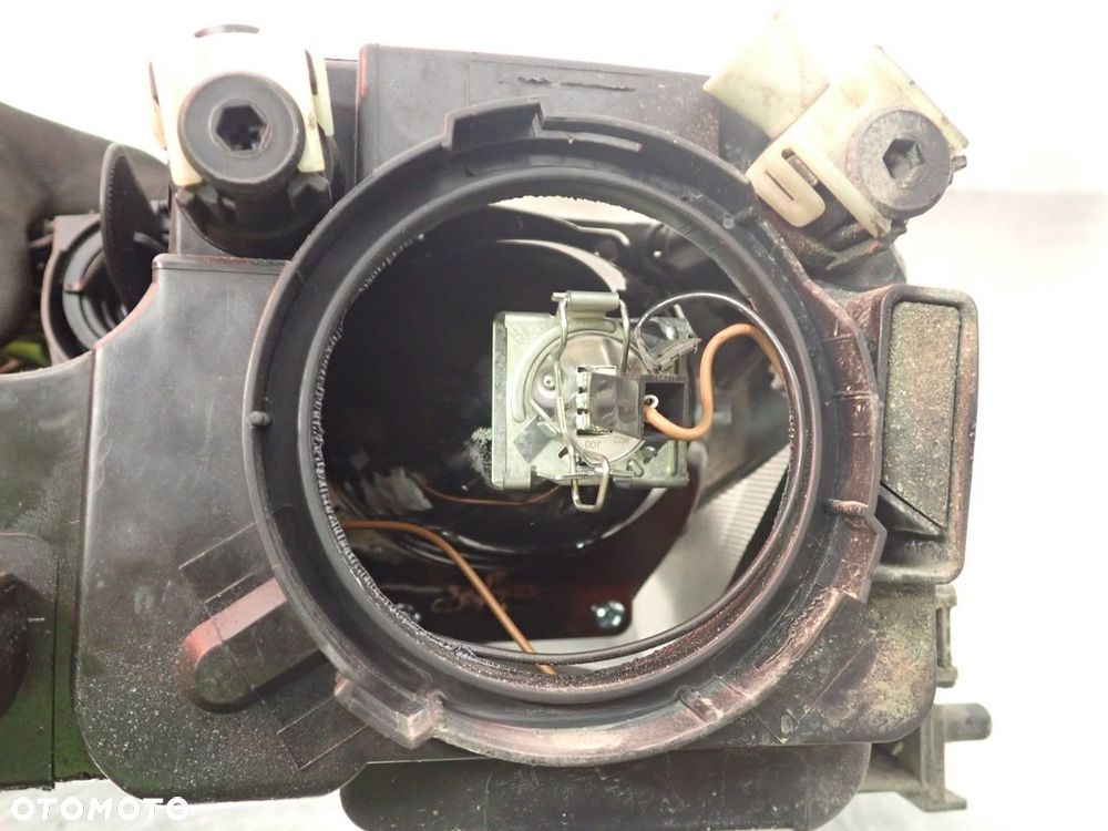 LAMPA PRAWA PRZEDNIA SOCZEWKA MAZDA 6 I - 8