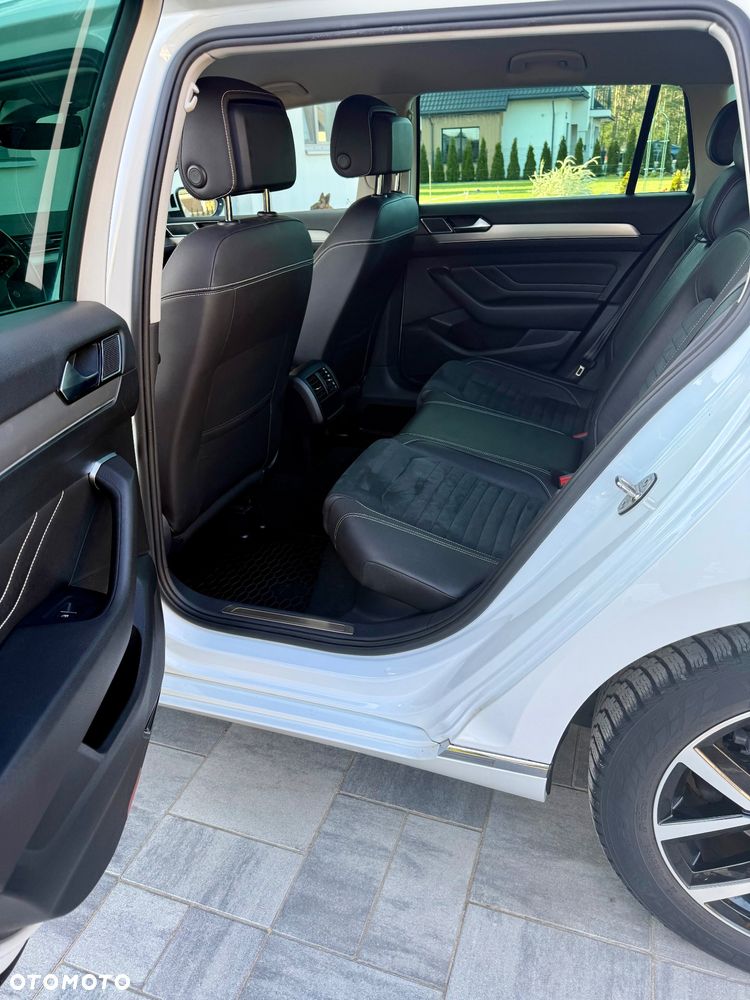Volkswagen Passat 2.0 TDI SCR DSG Elegance - 17