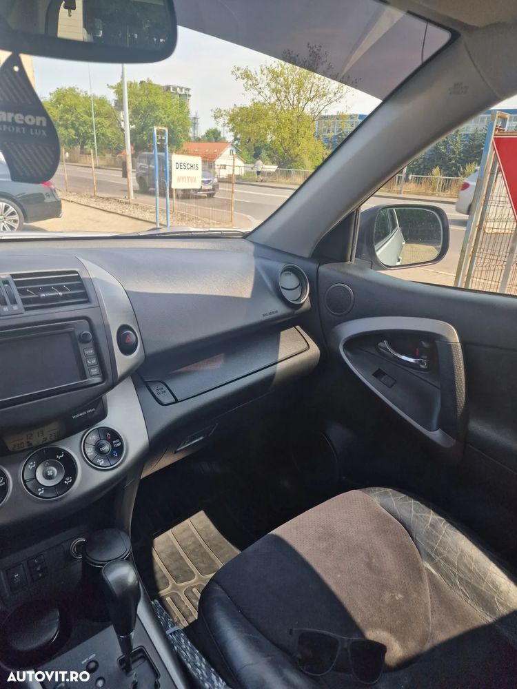 Toyota RAV4 2.2L D-CAT A/T Luxury - 12