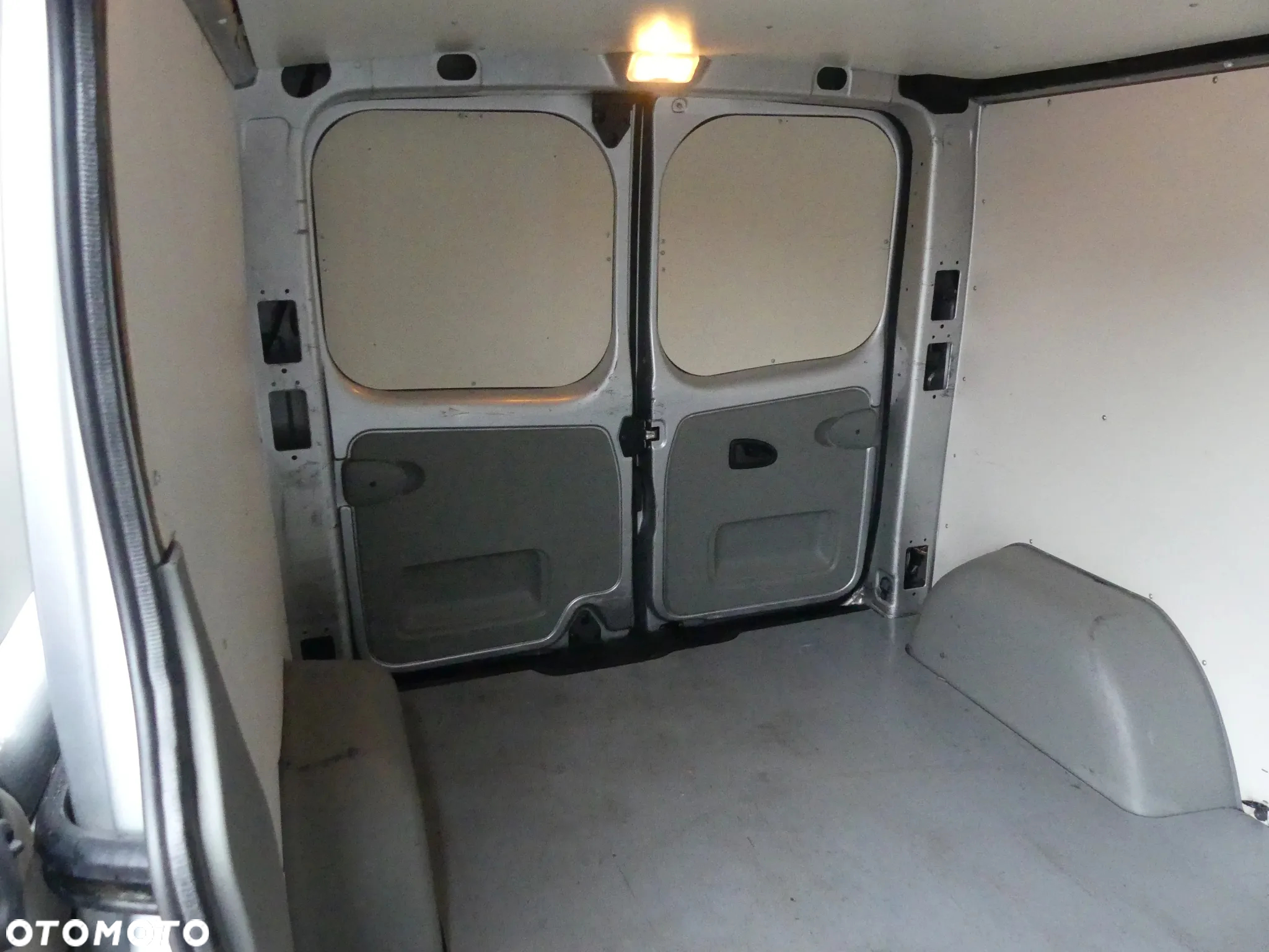 Opel VIVARO - 17