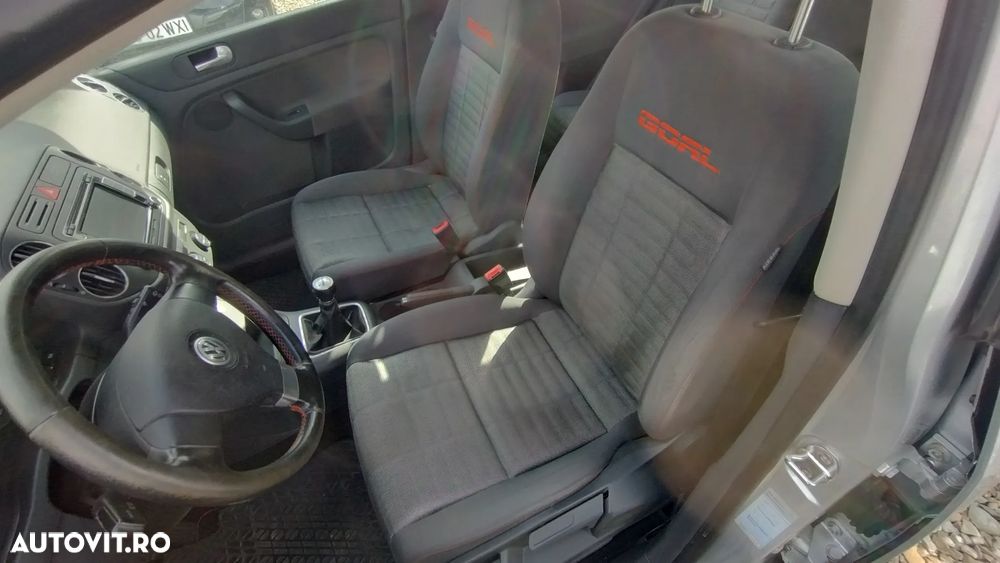 Volkswagen Golf - 6