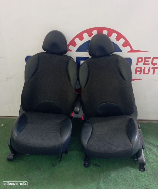 Bancos Frontais e Traseiros Nissan Note 2007 - 2