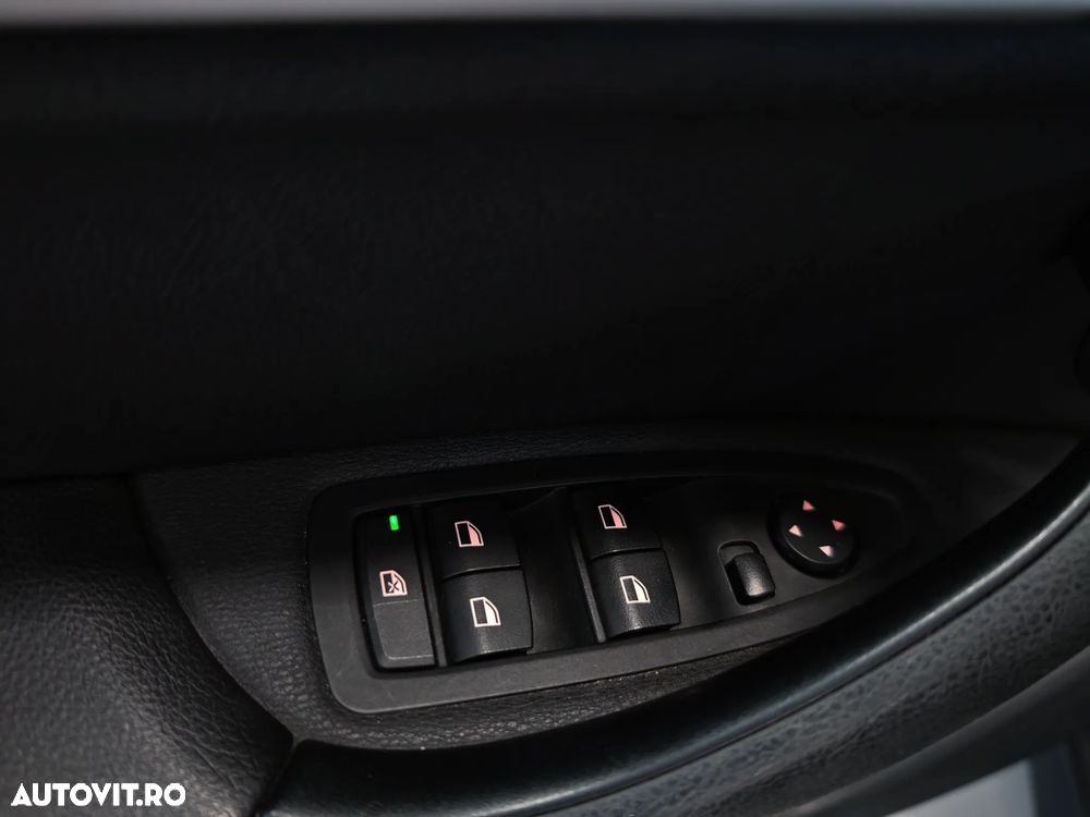 BMW X1 sDrive18i - 12