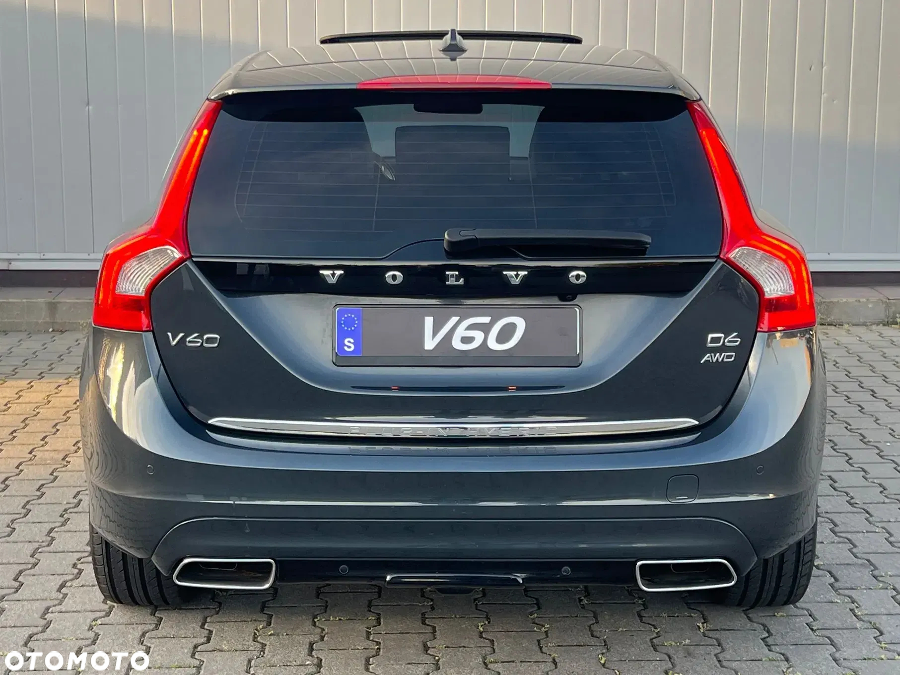 Volvo V60 D6 AWD Plug-in Hybrid Summum - 2