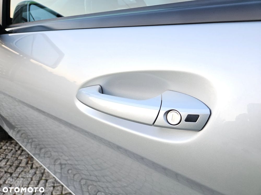 Mercedes-Benz Klasa C 200 CGI BlueEff Elegance - 34