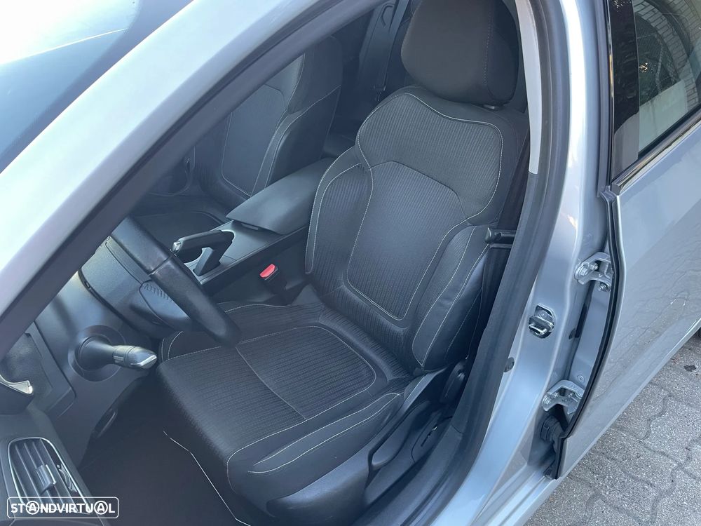 Renault Mégane Sport Tourer ENERGY dCi 110 INTENS - 24