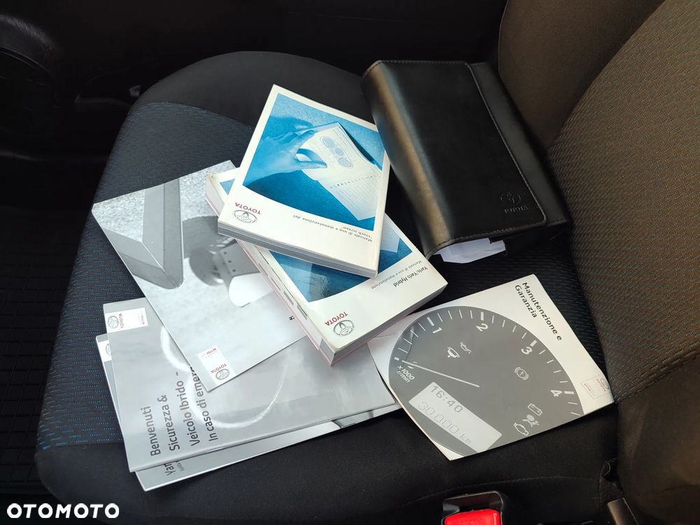 Toyota Yaris Hybrid 100 Life - 26