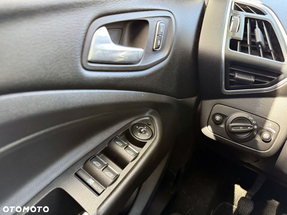 Ford Kuga 2.0 TDCi 4x4 Titanium - 25