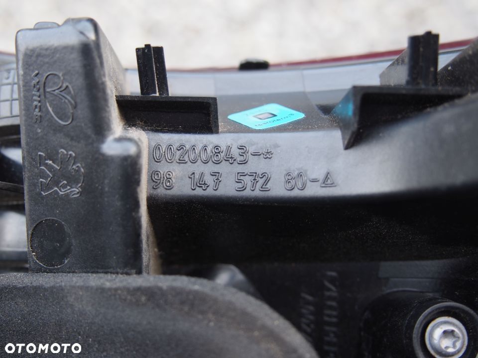 Peugeot 2008 FL 16r Lampa prawa tyl tylna klapa 2016 Lift - 4