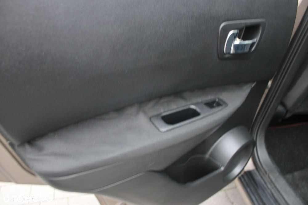 Nissan Qashqai 2.0 dCi 4 x 4 DPF tekna - 25