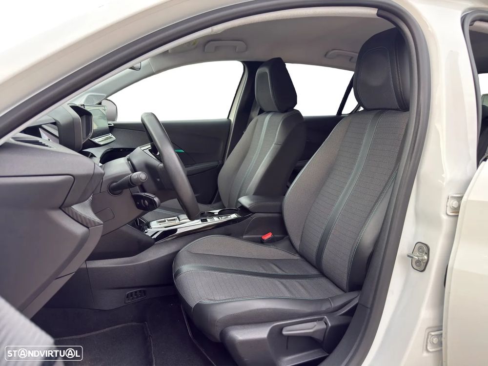 Peugeot e-208 Allure - 13