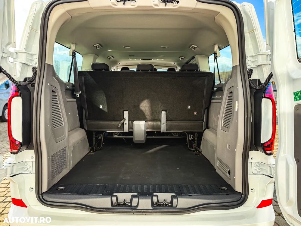 Volkswagen Caravelle - 8