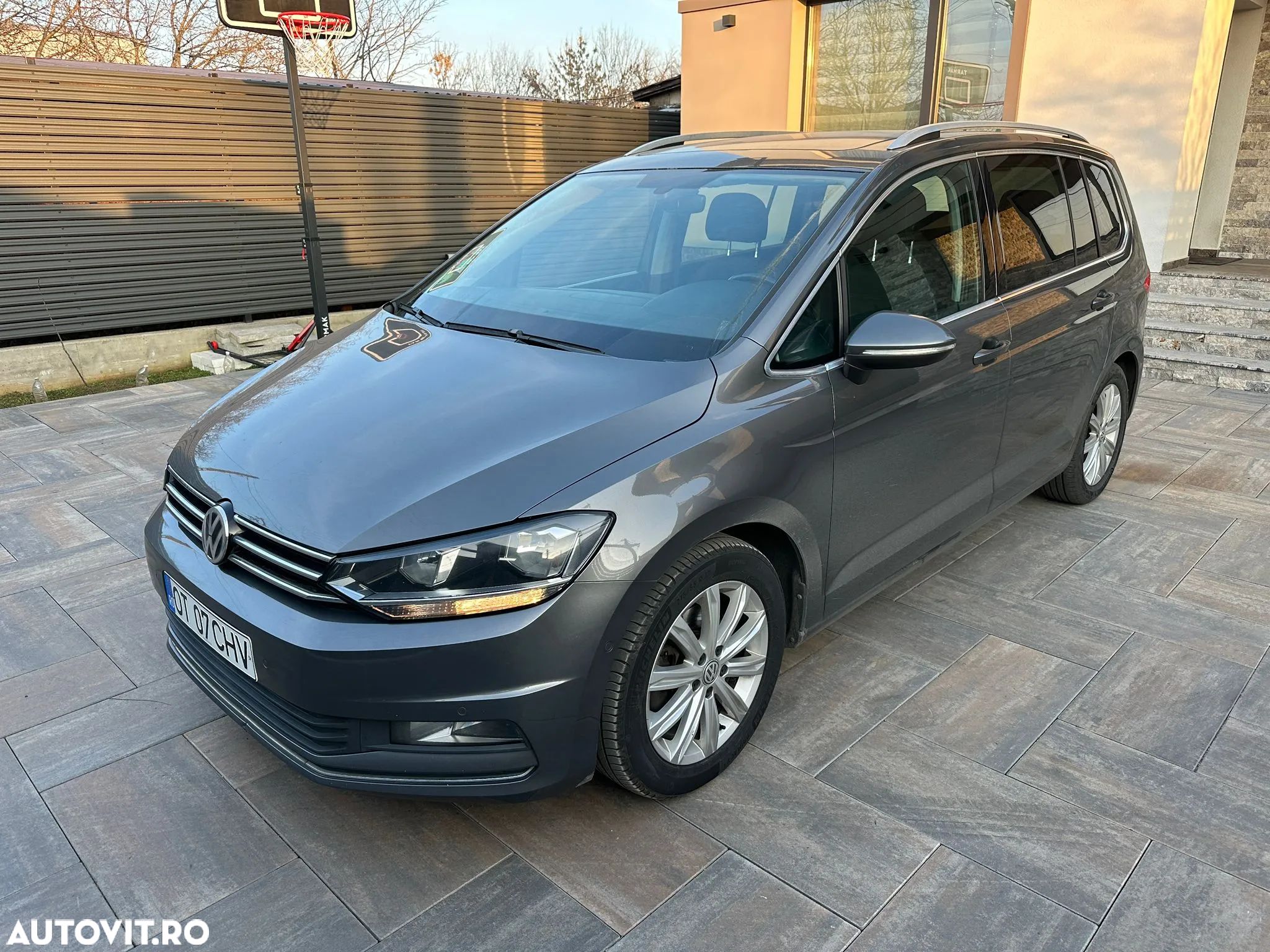 Volkswagen Touran 1.6 TDI SCR BlueMotion Technology Comfortline - 1