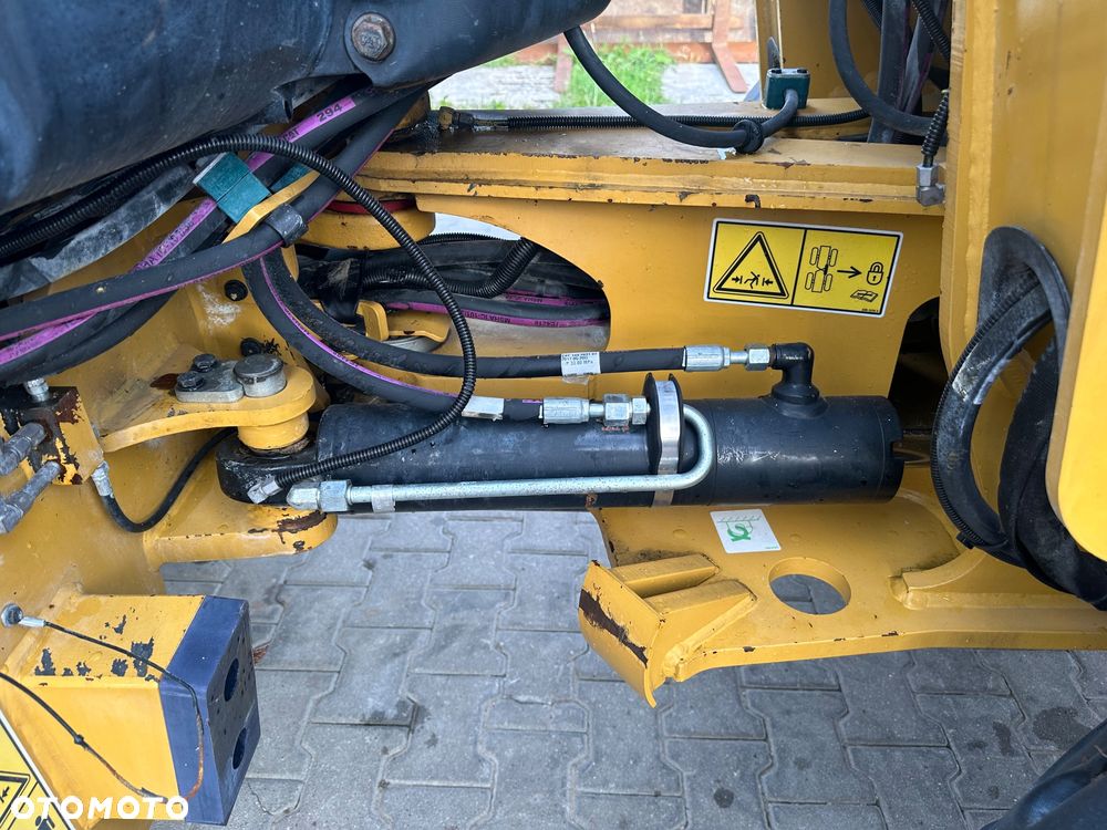 Caterpillar 906M - 10