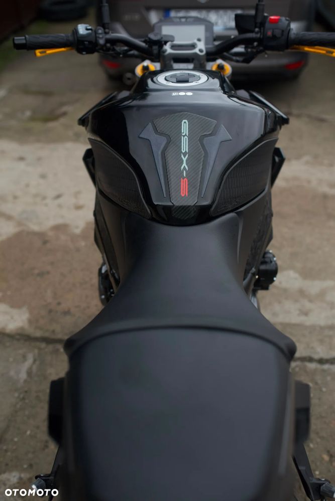 Suzuki GSX - 10