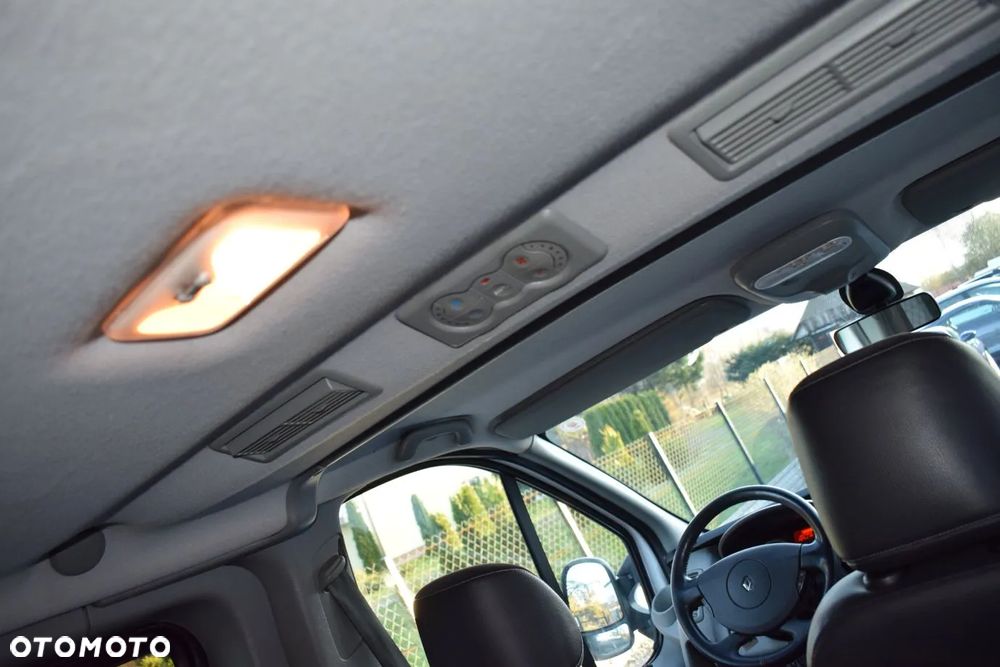 Renault Trafic 2.0 dCi 115 FAP Grand Passenger Black Edition - 16