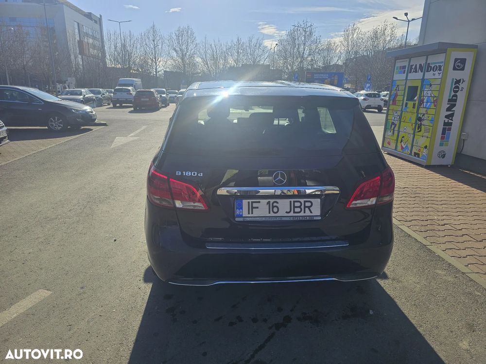 Mercedes-Benz EQB - 8