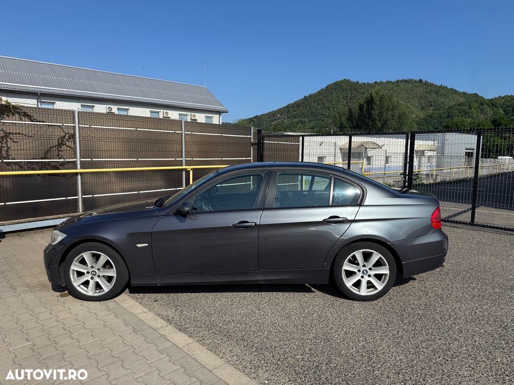 BMW Seria 3 320i Aut. - 3