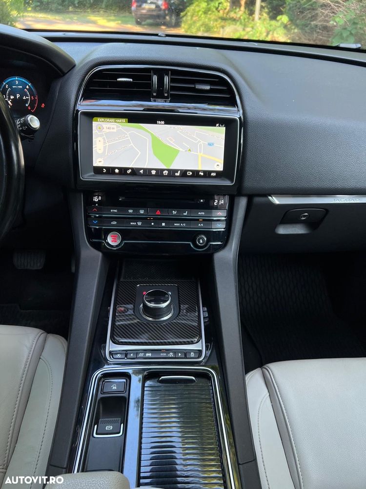 Jaguar F-Pace 20d Aut. Prestige - 9