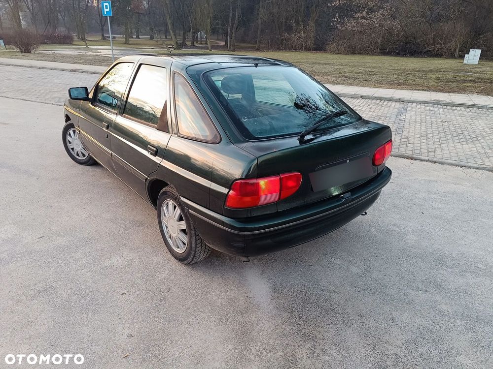 Ford Escort 1.6 CLX - 4