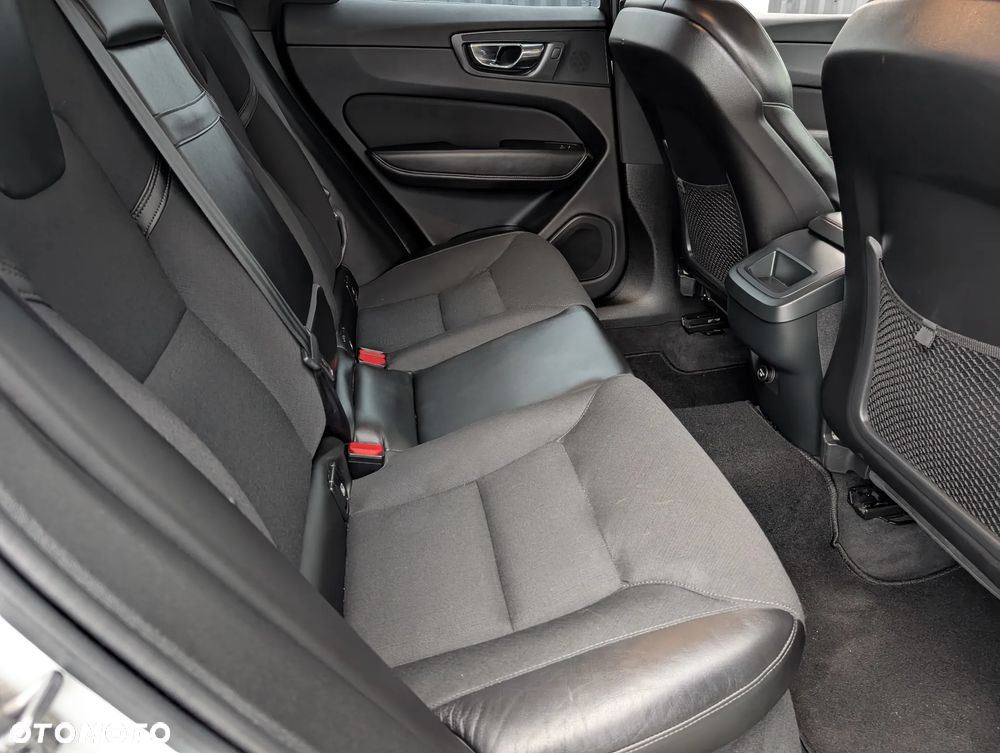 Volvo XC 60 D5 AWD Momentum - 20