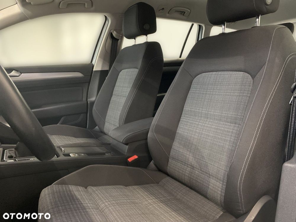 Volkswagen Passat - 11