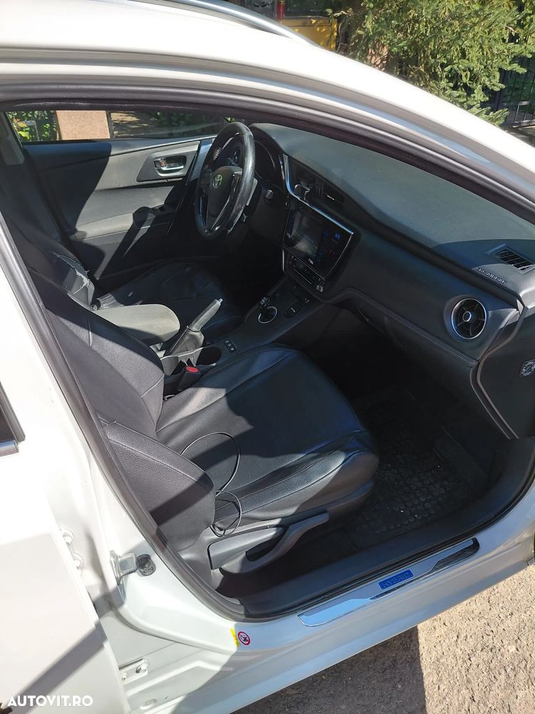 Toyota Auris 1.8 L VVT-i Luna - 2