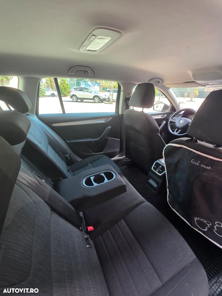 Skoda Octavia 2.0 TDI ELEGANCE DSG - 8